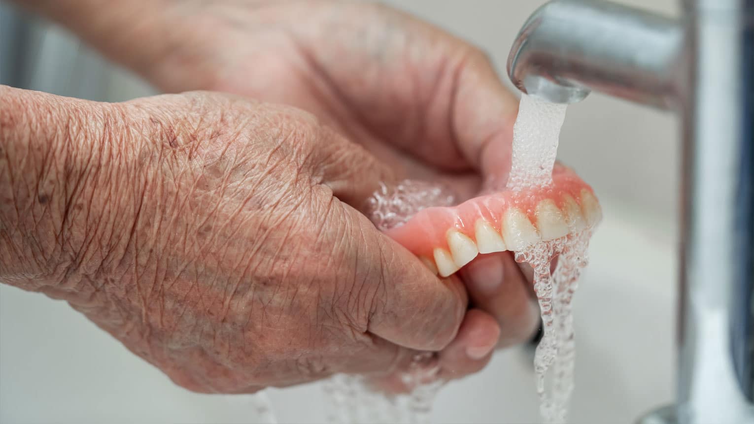 What to Expect with Dentures and Partial Dentures
